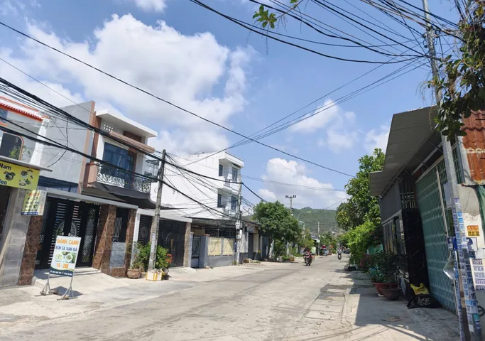 Bán Nhà riêng 196.2m2 có sẵn 80 m2 thổ cư giá 8.5 tỷ tại Đường Lư Giang Xã Phước Đồng Thành phố Nha Trang Khánh Hòa