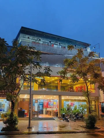 MẶT PHỐ CỔ LINH – DT 130M² – 4 TẦNG – MT 12.3M – CHỈ 58 TỶ | LONG BIÊN
🏢 SIÊU PHẨM MẶT PHỐ – MẶT TIỀN KHỦNG – VỈA HÈ RỘNG – KINH DOANH ĐỈNH – KHAI THÁC DÒNG TIỀN – TÀI SẢN GIỮ GIÁ TRỊ LÂU DÀI.