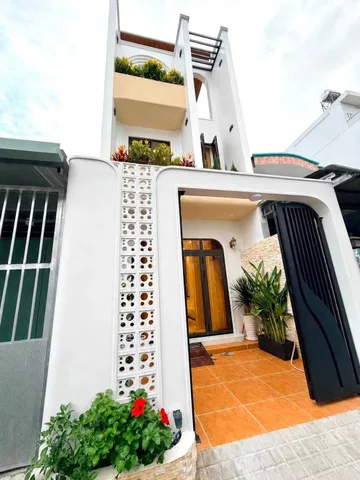 Nhà 2 lầu mới xây dựng trung tâm P5, full nội thất cao cấp Tp Mỹ Tho