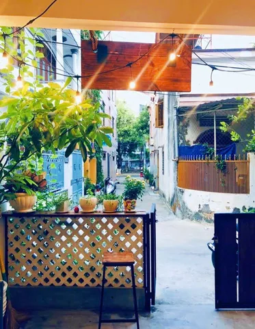 Nhà 4 tầng Ngô Quyền _  đi ra biển Trần Phú: 180m* Hẻm 6m ô tô thông. DT 46m2. Giá 9ty