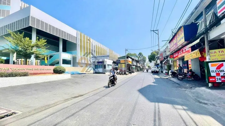 373 - NHÀ CĂN GÓC 2 MẶT TIỀN ĐƯỜNG SỐ 18  - P. LINH CHIỂU - 81.2 M2 NGANG 5.5M - SÁT ĐH NGÂN HÀNG HOÀNG DIỆU 2