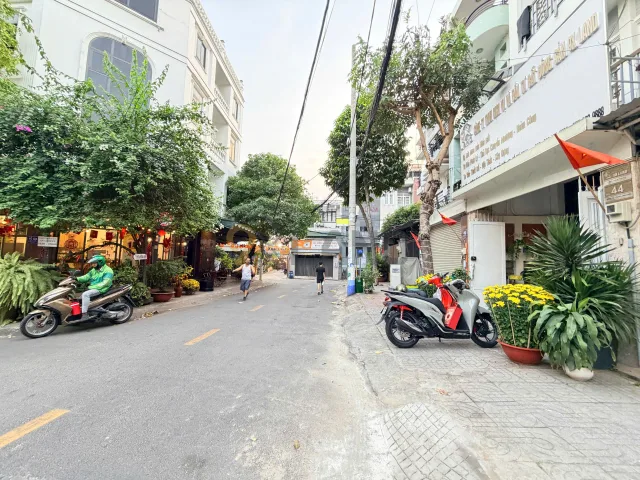 396 -MẶT TIỀN KINH DOANH SÁT ĐƯỜNG TÔ VĨNH DIỆN - NGAY VINCOM VÕ VĂN NGÂN - 2 TẦNG - 46M² - NHỈNH 5 TỶ XÍU