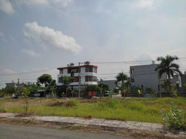 39tr/m2 ~10 phút Vinhomes ~27 phút Metro, khu CNC - KDC hiện hữu, đường thông 13m vỉa hè, không ngập - 2,05 tỷ 52m2