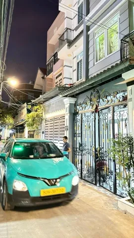 42m2 xây 4 tầng - sẵn nguồn thu gần 20tr/th. Chỉ 5ty nhinh. Nhà ngay hẻm xe hơi, gần chợ Hòa Hưng, kế bên Cư Xá Bắc Hải - Tô Hiến Thành. Kết nối nhanh các tuyến đường trung tâm Sư Vạn Hạnh, Thành Thái, Hồ Bá Kiện, Hòa Hưng.... 
📞 LH ( Zalo/ SĐT ): 0706.1