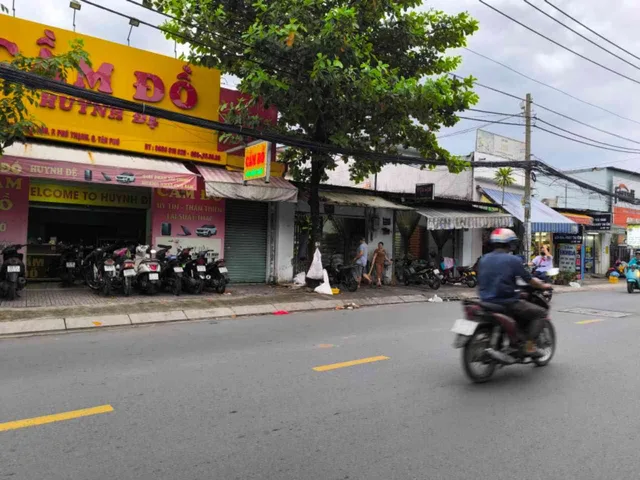 BÁN GẤP - MẶT TIỀN KINH DOANH SẦM UẤT - DIỆN TÍCH KHỦNG - 2 MẶT TIỀN TRƯỚC SAU - NHÀ C4 TIỆN XÂY MỚI