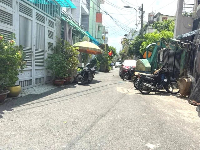 HẺM 6M XE HƠI TRÁNH - HẺM THẲNG 1 TRỤC - gần ngã 4 NGUYỄN Văn Lượng - LÊ ĐỨC THỌ, chợ An NHƠN - 50M2 - NGANG ~4M - DÀI 13M- ĐẤT TIỆN XÂY MỚI THEO SỞ THÍCH