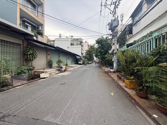 KHU SIÊU HIẾM- TÂN HÒA ĐÔNG-HẼM SIÊU RỘNG XE TANK ĐỔ CỬA.
