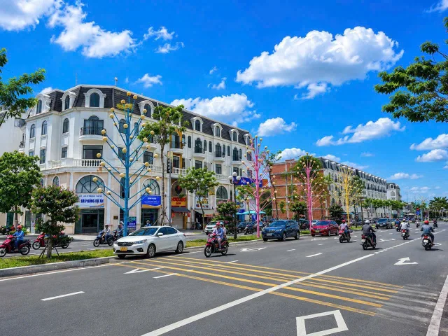 Cho thuê Nhà mặt tiền đại lộ đông tây đã hoàn thiện vào là sử dụng ngay - giá 30 triệu