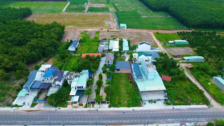Bán Đất 225m2 đường 24m giá 695 triệu tại TTHC Chơn Thành, sổ sẵn