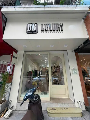 SANG NHƯỢNG SHOP THỜI TRANG ĐÃ HOẠT ĐỘNG 15 NĂM – ĐẦU PHỐ HUẾ, HOÀN KIẾM