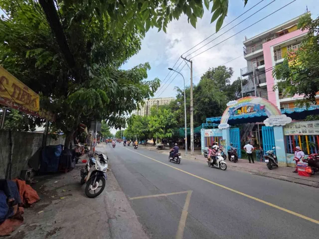 TÒA NHÀ LÔ GỐC 3 MẶT - HẦM 7 TẦNG THANG MÁY NGANG KHỦNG 10M MẶT TIỀN HƯƠNG LỘ 2 - DT ĐẤT HƠN 300m2 - DÒNG TIỀN 70TR/THÁNG -