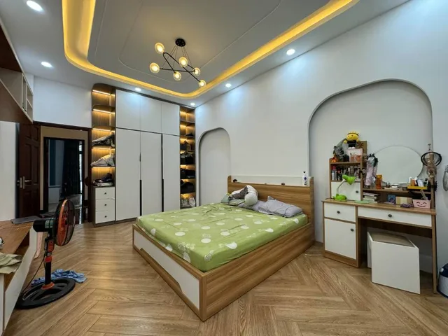 74m2 ( 4.3 × 17m ) xây 5 tầng Hẻm oto ngay sát Nhà Ga T3, gần Mũi Tàu Cộng Hòa, Etown Park. Ngay Trường Chinh - Ba Vân.
+ Vị trí kết nối nhanh Khu Bàu Cát, mặt tiên Âu Cơ, kế bên khu VI.P Tân Sơn Nhì....
📞 LH ( Zalo/ SĐT ): 0706.120.931 Trang Nhà Phố
👉