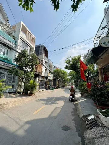 64m2 xây 5 tầng, 8ty xíu. Hẻm oto ngay măt tiên, gần Lũy Bán Bích - Thoại Ngọc Hầu, ngay Kênh Tân Hóa. Vị trí trung tâm Tân Phú kết nối nhanh khu vực Đầm Sen Q11, Ngã Tư Âu Cơ - Lạc Long Quân, kế bên Tân Bình, Q10...
+ Sổ vuông a4 pháp lý chuẩn
 👉LH: 07