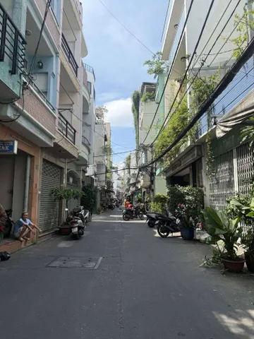 47m2 ( 4.3 × 11m ) chỉ 5ty hơn. Gần MT Lê Văn Sỹ - Chợ Phạm Văn Hai 
+ Nhà 3PN ( có phòng tầng trệt ) 2WC
+ Vị trí trung tâm kết nối nhanh Phạm Văn Hai Bùi Thị Xuân, Công Viên Hoàng Văn Thụ, chỉ 5p ra ngay Sân Bay... 
📞 LH ( Zalo/ SĐT ): 0706.120.931 T