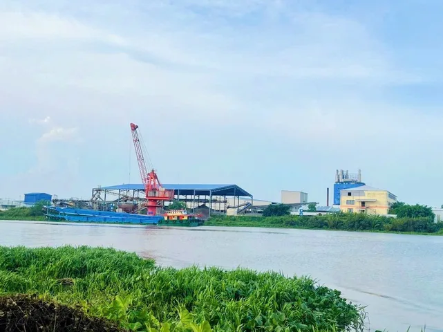 Bán Lô Gốc Đất vườn 2 MT Sông Vàm Cỏ Đông 2570m2 giá 4.2 tỷ tại Xã Thạnh Lợi Huyện Bến Lức Long An