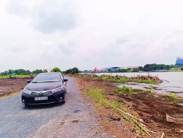 Bán Lô Gốc Đất vườn 2 MT Sông Vàm Cỏ Đông 2570m2 giá 4.2 tỷ tại Xã Thạnh Lợi Huyện Bến Lức Long An
