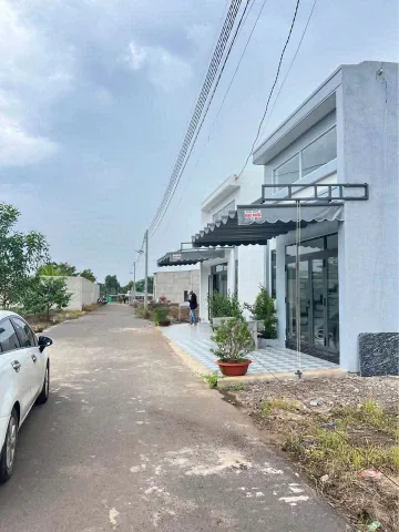 Bán nhà mới xây full nội thất. Ngay cổng đông sân bay long thành