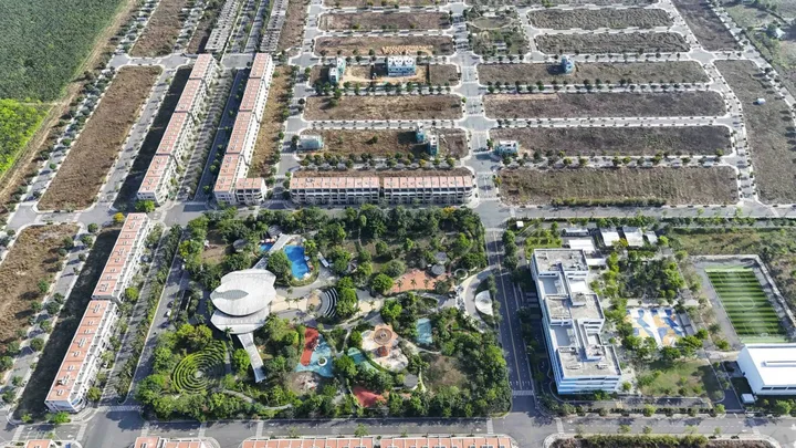 Chính chủ bán lô 100m2 giá 1tỷ750tr ngay Gem Sky World - View đối diện công viên cực đẹp - SHR