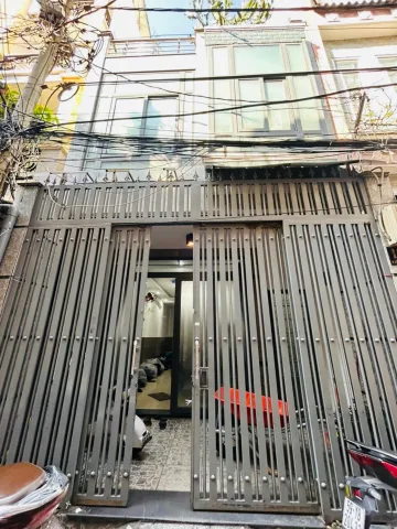 + Vị trí đẹp, 2 bước ra hẻm xe tải, sát chợ, Các trường Đại học,… tiện ích xung quanh không thiếu gì.