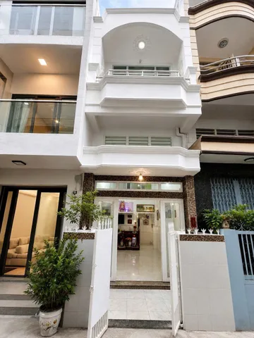 Nhà hẻm ô tô Ba Tháng Hai, QUẬN 10, 3.2 x 13m (42 m2), giá 8.7 tỷ
