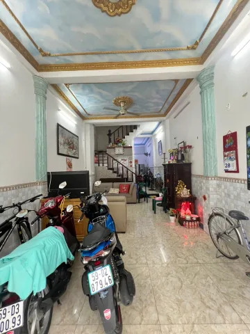 4 × 14m xây 5 tầng. Hẻm xe hơi ngay Ngã Tư Âu Cơ - Lạc Long Quân, gần Kí Túc Xá Đại Học Sư Phạm, Đại Học Bách Khoa... Kết nối nhanh các quận trung tâm Q10, Q11, Q3...
+ Nhà 5PN 4WC sổ vuông a4, k lộ giới 
📞 LH Ngay ( Zalo/ SĐT ): 0706.120.931 Trang Nhà 