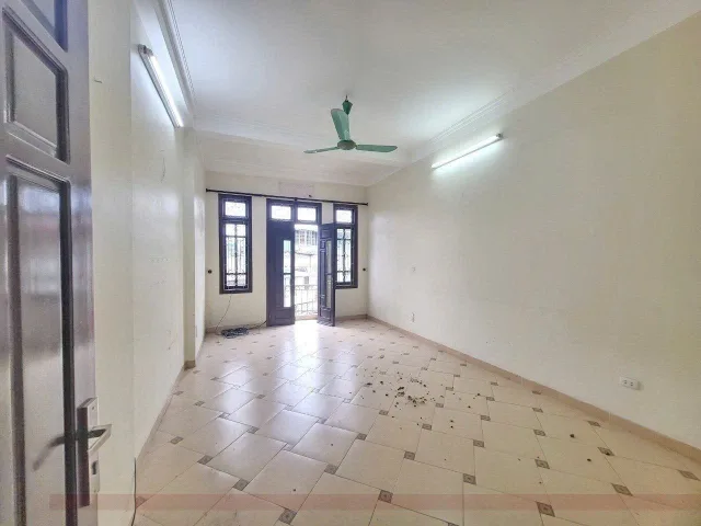 Cho thuê Nhà riêng tại Huỳnh Thúc Kháng Phường Láng Hạ Quận Đống Đa Hà Nội 42M² 5 Tầng, Giá Thuê 24tr