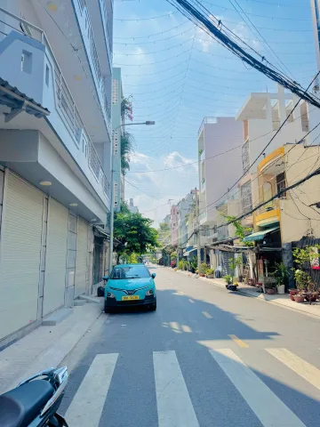 Hẻm xe hơi thông Thành Mỹ - Lý Thường Kiệt, ngay Lạc Long Quân gần chợ Tân Bình
Ngang 4.5 dài 14m xây 3 tầng btct mới đẹp
+ Nhà 3PN 3WC có ban công thoáng mát, sân thượng 
+ Sổ hoàn công đầy đủ 
+ Vị trí đẹp gần cư xá Lữ Gia, giáp Q10
+ Chỉ 8.5ty
👉 