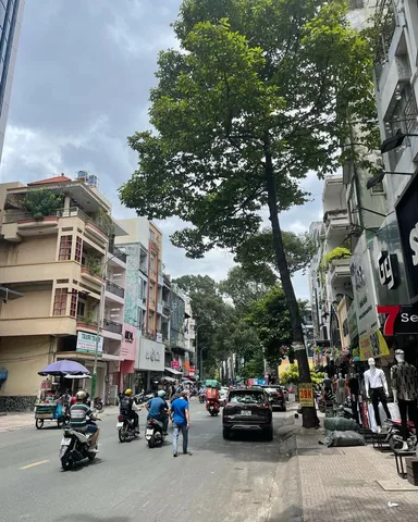 56m2 Xây 5 Tầng - Ngay HXH giáp Quận 3 - Tân Bình - 7ty nhinh
Ngang 4.4 dài 13m, ngay chợ Phạm Văn Hai 
Giáp Quận 3, Phú Nhuận, Quận 1....
LH Zalo: 070.612.0931 ( Huyền Trang )
Chuyên Nhà Phố BĐS TP Hồ Chí Minh 
👉 Người Thật, Nhà Thật, Giá Thật 👈
#L
