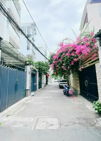 38m2 xây 3 tầng 6ty nhinh. Hẻm xe hơi ngay Ngã Tư Âu Cơ - Lạc Long Quân, gần Vòng Xoay Lê Đại Hành