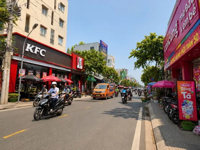 NGAY KHU SÂN BAY - GẦN 100M2 XÂY 4 TẦNG - HẺM OTO NGỦ NHÀ - 20TY