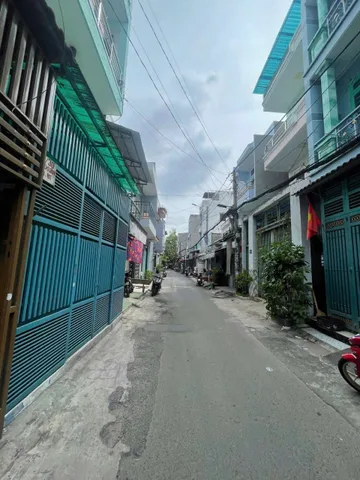 50m2, chỉ 6.3ty. Ngay hẻm xe hơi, sát mặt tiền Lạc Long Quân, gần chợ Tân Bình - Lý Thường Kiệt, chỉ 5p ra Sân Bay 
+ Ngang 4 dài 13m xây 2 tầng btct
+ Nhà rộng rãi, hẻm thông thoáng 
📞 Liên hệ ngay: 0706.120.931 Trang Nhà Phố (Zalo/SĐT)
👉 Người thật 