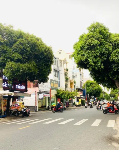 Nhà 5 tầng - 5 phòng ngủ. Ngay Thành Thái - gần Đại Học Bách Khoa, kế bên Lữ Gia, Lý Thường Kiệt. Gần mặt tiền Ba Tháng Hai, giáp trung tâm Q1, Q3, Q5... Chỉ 6.8ty thương lượng 
 👉LH: 0706.120.931 ( PTrang ) 👈

#BĐS #Nhà #Chợ #TrungTâm #Quận #saigon #G