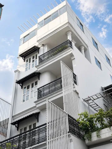 Ngang 5.6 dài 20m xây 6 tầng - nhà sẵn 11 phòng ngủ - oto ngủ nhà - 17ty thương lượng