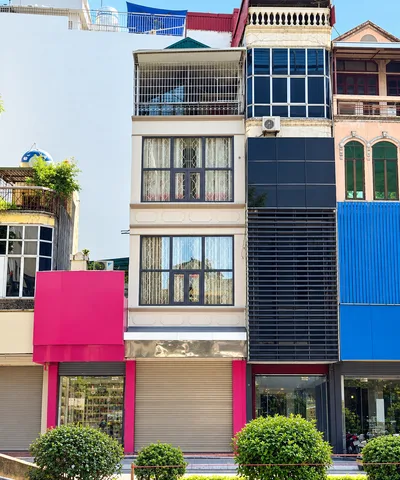 Cho thuê nhà MẶT PHỐ CẦU GIẤY, Cầu Giấy. 21 triệu/tháng. Ưu tiên: Kinh doanh Nail Mi, Sửa chữa điện thoại, Trưng bày Sản phẩm nhỏ gọn.