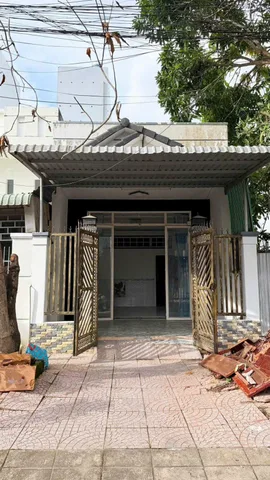 Cần tiền trả nợ nên bán căn nhà 80m2 ở Xã Tân Hiệp - Hóc Môn giá 750 triệu.
