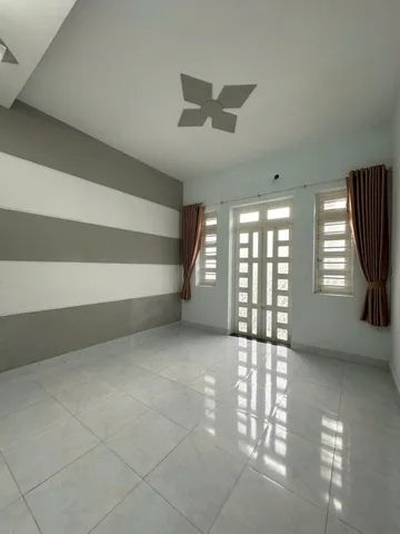 KẾ LÊ VĂN KHƯƠNG QUẬN 12 57M2 3 TẦNG 3PN HẺM XE HƠI 5,4 TỶ