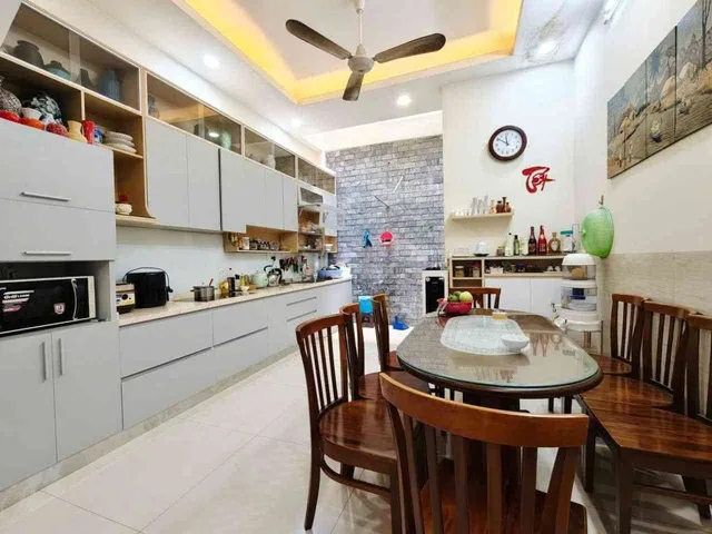 NGUYỄN KIỆM THÔNG PHẠM VĂN ĐỒNG VÒNG XOAY - CÁCH MẶT TIỀN 50M - P3GV - 33M (3.3x11) 2 TẦNG - 3 PN 3 WC - HƠN 4 TỶ TL