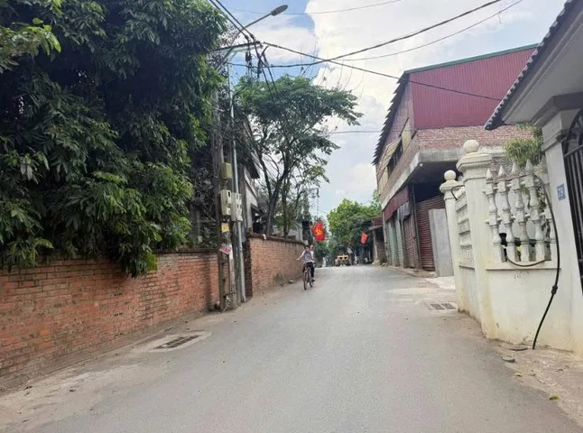Bán Đất 100m2 có sẵn 100 m2 thổ cư giá 2 tỷ tại Xã Phú Cát Huyện Quốc Oai Hà Nội