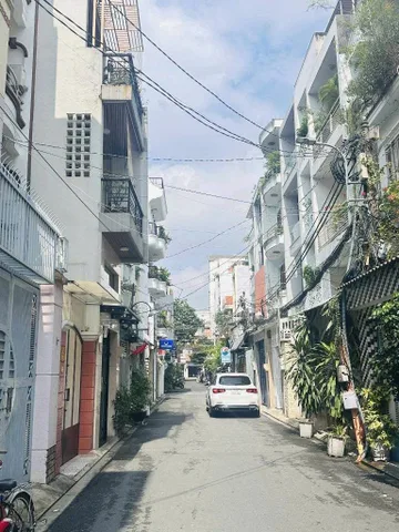 Hẻm xe hơi né gần Măt Tiên Trường Chinh - Kế Bên Trương Công Định, gần Khu Bàu Cát 
+ Ngang 4 dài 14m xây 4 tầng, chỉ 10.9ty tl
+ Vị trí gần Mũi Tàu Cộng Hòa, gần Ấp Bắc , Ba Vân, Nguyễn Thái Bình.... Kết nối nhanh các quận trung tâm, vài phút ra Sân Ba