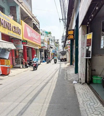60m2 ( 4.3 × 14m ) xây 4 tầng. Hẻm xe hơi ngay nhà, gần mát tiên Lạc Long Quân, Lý Thường Kiệt. Ngay Ngã Tư Bảy Hiền, gần Chợ Tân Bình, BV Thống Nhất