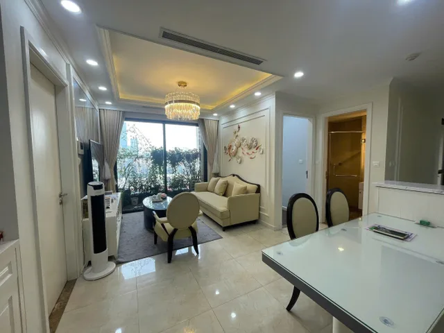 CHO THUÊ - 21 triệu/tháng căn 2N2V toà C3 Vinhome D’Capitale full đồ tầng trung cực thoáng