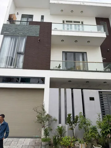 Nhà 3 Tầng Góc 2 MT thoáng , Sát Trục To Xuống Biển Mỹ Khê - Đỗ Bá . Lô Góc ngang 10m5 . Giá 23tỷ Chủ Thiện Chí Bán , Tặng thêm nhà 3 Tầng còn mới . LH 0987.631.499 Ms Dung Chị Mập Bán Nhà