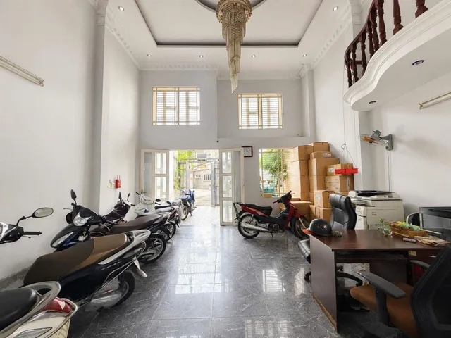 NGAY NGÃ BẢY Lý THÁI TỔ - TRUNG TÂM Q10 - KẾ BÊN Q1, Q3 - NGANG 5 DÀI 17M XÂY 7 TẦNG - NGUỒN THU TRÊN 60TR/TH
