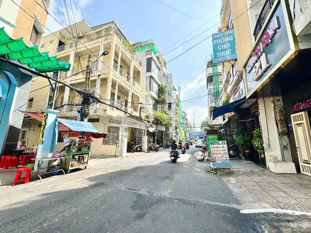 LÔ GÓC HẺM NHƯ MẶT TIỀN, NGAY SÁT QUẬN 1, NGÃ 6 LÝ THÁI TỔ - NGUYỄN THỊ MINH KHAI - NGUYỄN VĂN CỪ - 5 TẦNG - 81M2 - CHÍNH CHỦ 1 ĐỜI.