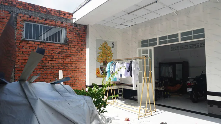 Bán Nhà riêng 120.5m2 có sẵn 59.7 m2 thổ cư giá 2.1 tỷ gần đường Võ Văn Kiệt, Phường Long Châu, tỉnh Vĩnh Long