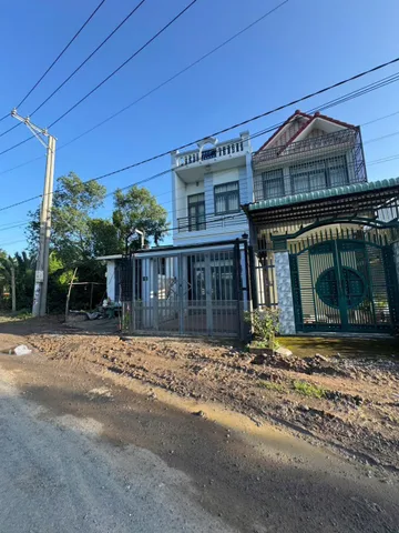 Bán Nhà riêng 100m2 có sẵn 100 m2 thổ cư giá 3.2 tỷ tại Đường Nguyễn Hữu trí Xã Tân Bửu Huyện Bến Lức Long An