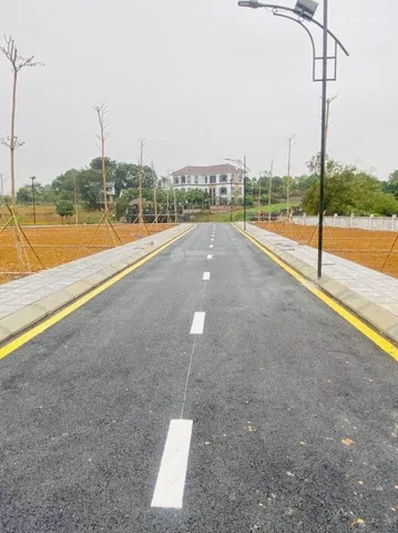 100m FULL Thổ,sẵn sổ,Mặt tiến 6m,đất vuông vắn.Cách CNC Hòa Lạc 8p đi xe,sát QL 21A