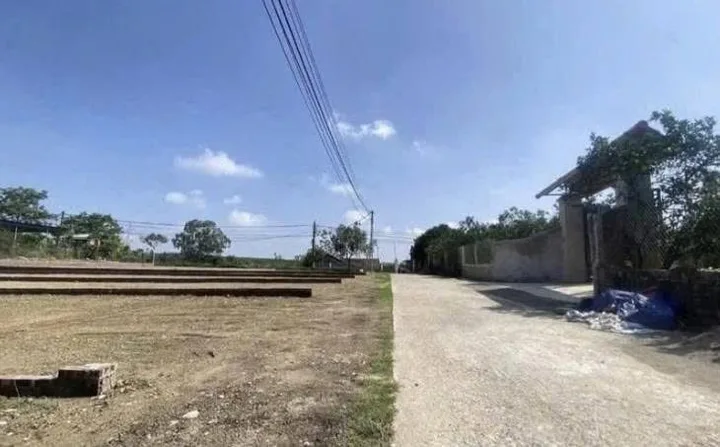 Bán Đất 100m2 có sẵn 100 m2 thổ cư giá 2 tỷ tại Phường Xuân Khanh Thị xã Sơn Tây Hà Nội