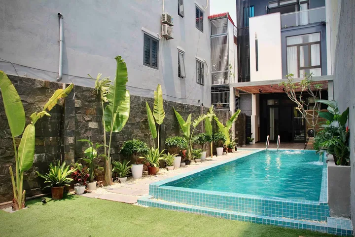 Cho thuê biệt thự hồ bơi 6 phòng ngủ Hồ Xuân Hương - Ngũ Hành Sơn