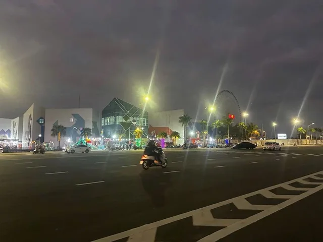 Bán Khách sạn 18 phòng , 6,5 Tầng Sát  Helio Công Viên Asia Park , Khu Downtown 69 Tầng . Giá 26tỷ 2 . Liên hệ 0987.631.499 Ms Dung - Chị Mập Bán Nhà